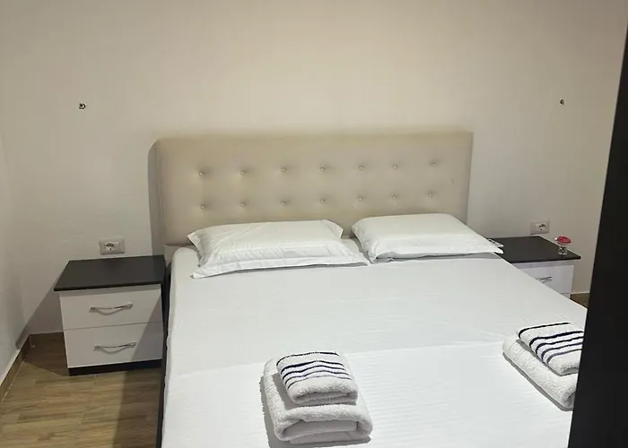 Devis Apartment Sarande